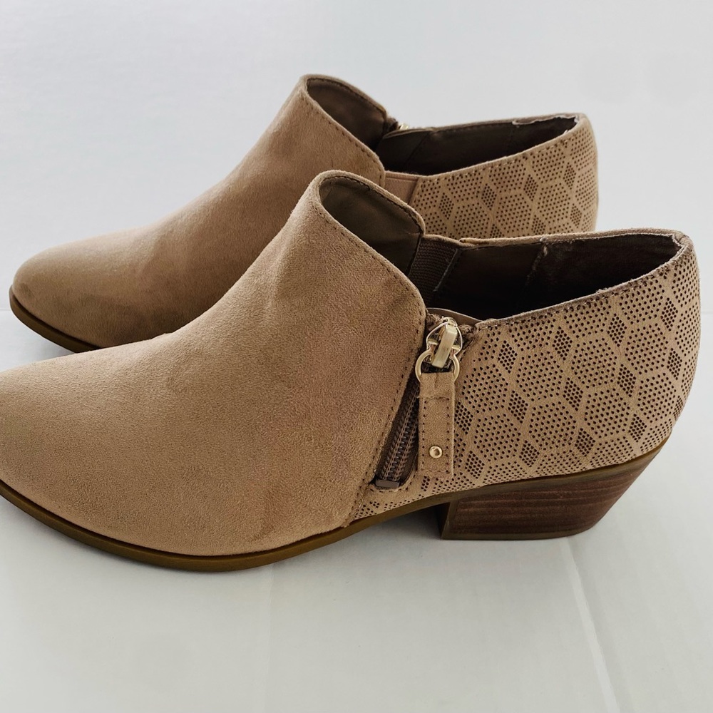 Dr. Scholl's Ankle Boot Women 7.5M Beige Faux Suede Memory Foam Cool Fit Wear - Picture 3 of 9